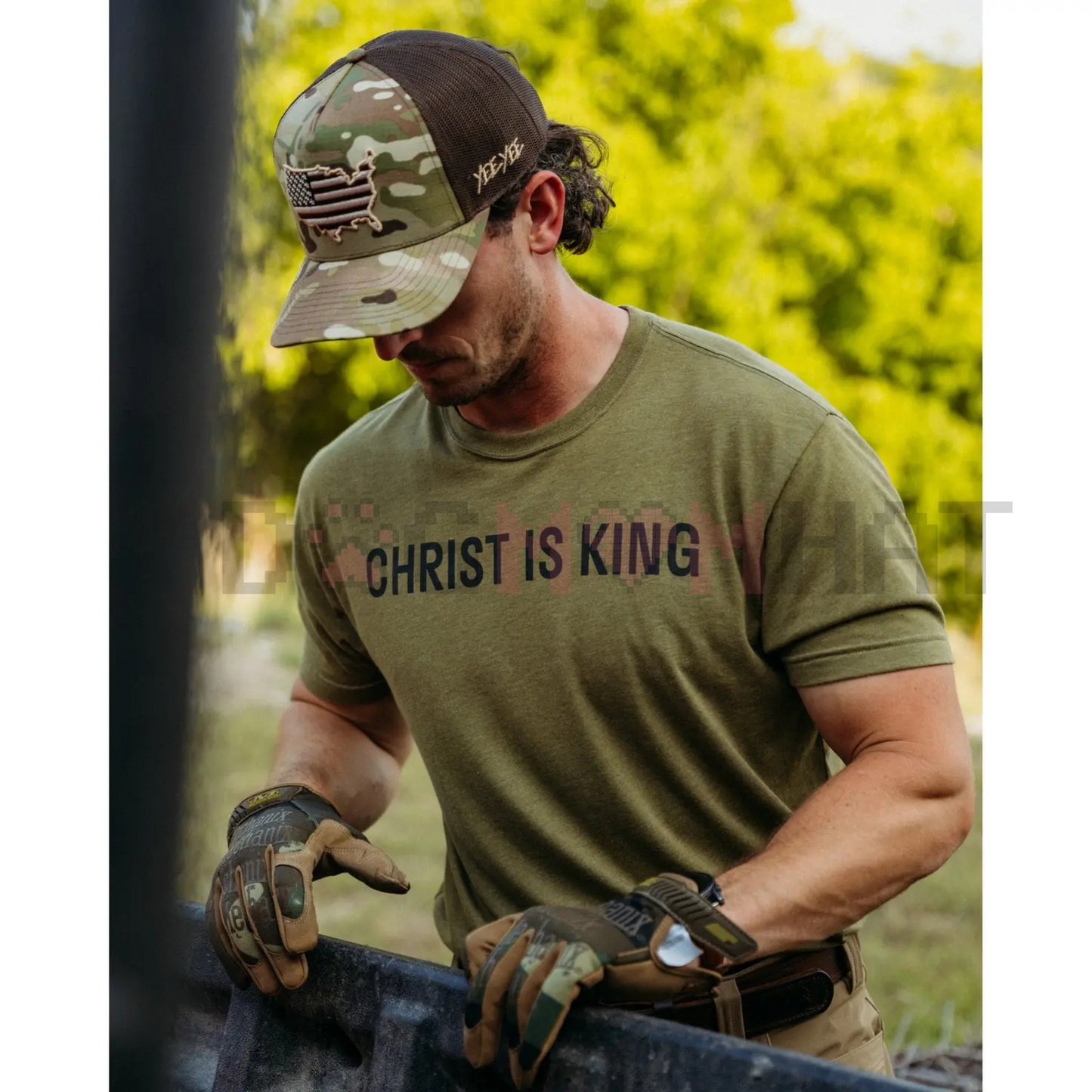 “Christ Is King” Unisex Christian Tee – Faith Apparel